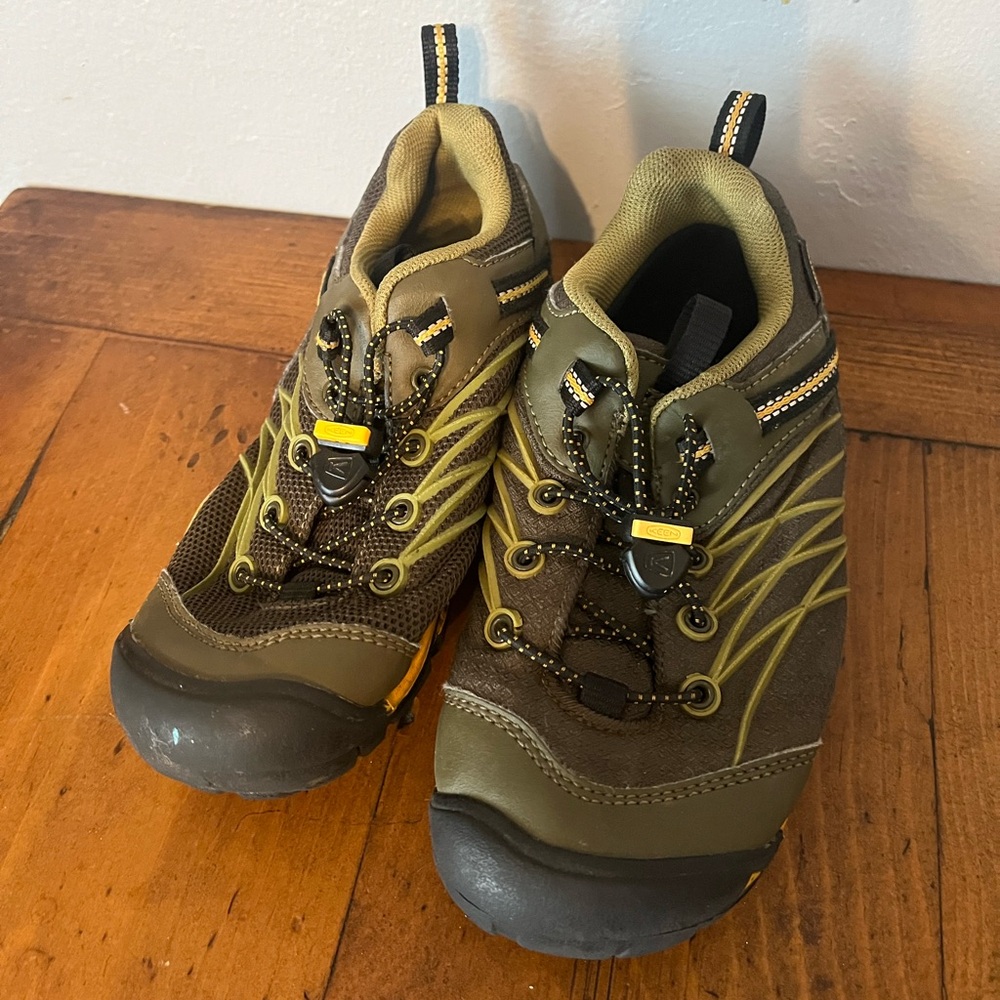 Green Boys Keens Size 1